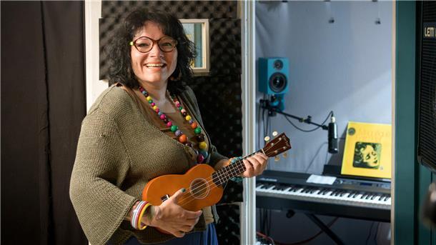 Angele Deltgen, Jazz- und Soulsängerin aus Luxemburg, ist seit drei Jahren mit ihren Kindern heimisch in Bremerhaven geworden und hat ihre Liebe zu dieser nordischen Stadt in ein selbst getextetes und selbst komponiertes Lied gepackt