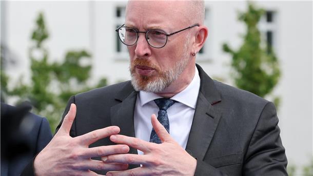 Küstenländer forcieren Drohnenabwehr -Schutzschirm im Norden MV-Innenminister Christian Pegel (SPD) betonte die Zusammenarbeit der fünf Küstenländer.
