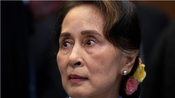 Myanmars entmachtete Regierungschefin Aung San Suu Kyi erhielt 1991 für ihren Einsatz gegen Unterdrückung und soziale Ungerechtigkeit den Friedensnobelpreis.