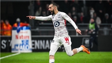 Nabil Bentaleb jubelt über sein Tor.