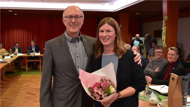 Nach 20 Jahren übergibt Harald Michaelis (SPD) den Ratsvorsitz von Beverstedt an Claudia Suhr (SPD).