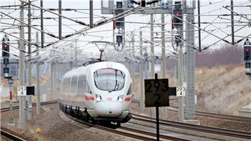 Nach Angaben der Bahn könnte ein Neubau die Fahrtzeit zwischen Hamburg und Hannover auf 59 Minuten reduzieren - etwa eine Viertelstunde weniger als jetzt.