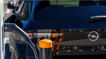 Nach dem abrupten Förderende von E-Autos, übernimmt Stellantis die Förderung für seine Privatkunden kurzerhand selbst.