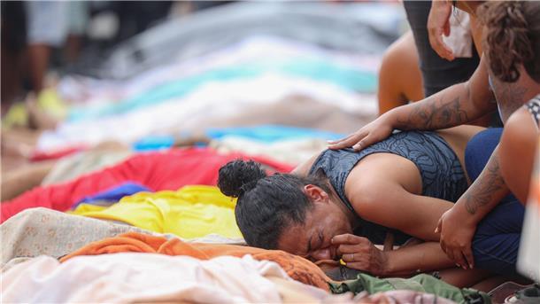 Polizei in Rio: Neun Drogenchefs unter den rund 120 Toten Nach dem blutigen Polizeieinsatz wird um die Getöteten getrauert. Menschenrechtsorganisationen fordern eine Untersuchung.