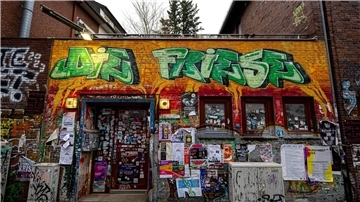 Nach dem Brandanschlag auf ein Jugendzentrum in Bremen ist ein 29 Jahre alter Angeklagter zu einer Freiheitsstrafe von vier Jahren und neun Monaten verurteilt worden. (Archivbild)