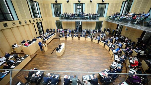 Bundesrat stimmt Wachstumspaket zu Nach dem Bundestag hat auch der Bundesrat grünes Licht für milliardenschwere Steuerentlastungen für Unternehmen gegeben.