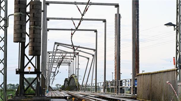 Unfall an Huntebrücke: Forderung nach Ausbau der Bahnstrecke Nach dem erneuten Unfall an der Huntebrücke werden Forderungen nach dem Ausbau der Bahnstrecke laut.