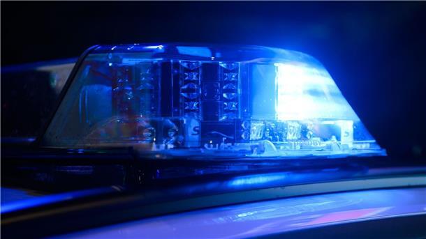 Nach dem Fund einer unbekannten weiblichen Leiche im Landkreis Uelzen ermittelt die Polizei. (Symbolbild)