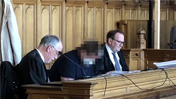 Ekaterinas Schwiegermutter gesteht Mord - und bleibt frei (mit Videos) Nach dem Geständnis seiner Mutter sackt der Angeklagte in sich zusammen.