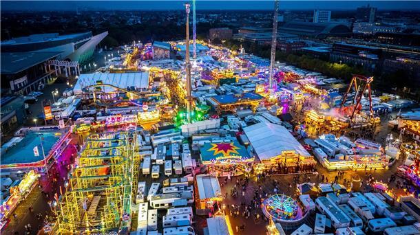 Nach dem Messerangriff in Solingen überarbeitet Bremen die Sicherheitsvorkehrungen für den Freimarkt. (Archivbild)
