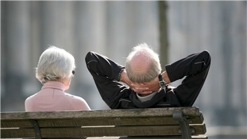Ifo-Forscher: Rentenbeginn an Lebenserwartung koppeln  Nach dem niederländischen Modell würde sich das Renteneintrittsalter bis 2061 schrittweise auf 69 Jahre erhöhen (Symbolbild).