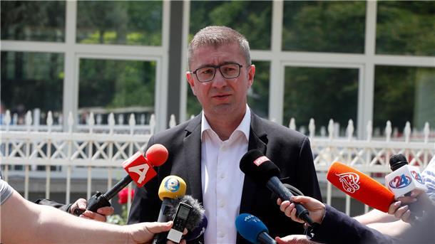 Rechter Mickoski wird Regierungschef in Nordmazedonien Nach dem Sieg seiner nationalistischen VMRO-DPMNE bei der Parlamentswahl wählte das Parlament nun Hristijan Mickoski zum neuen Ministerpräsidenten.