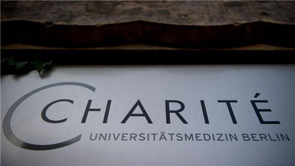 Nach dem Tod von zwei schwer kranken Patienten der Charité in Berlin steht ein Kardiologe unter Mordverdacht.