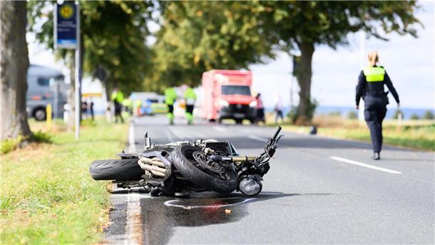 Nach dem Unfall sind zwei Menschen ins Krankenhaus gekommen - einer von ihnen starb.