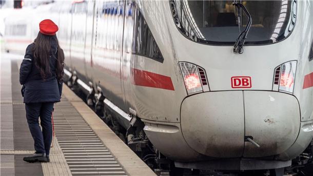 Nach dem Warnstreik hofft die Bahn darauf, am Wochenende wieder nach Plan zu fahren.