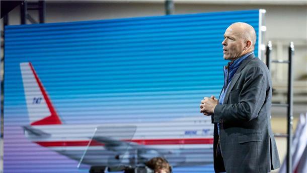 Boeing-Chef verspricht Aufklärung nach Beinahe-Unglück Nach dem Zwischenfall mit einer Boeing-Maschine, bei der im Flug ein Rumpfteil herausbrach, hat Konzernchef Dave Calhoun einen Fehler des Flugzeugbauers eingeräumt und Aufklärung versprochen (Archivbild).