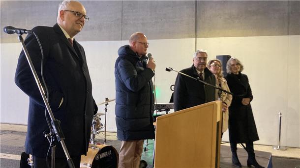 Redner bei der Eröffnung des Hafentunnels