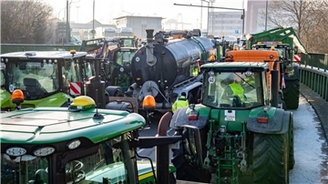 Nach der Blockade der Hafenzufahrten durch die Landwirte zeigte sich Innensenator Ulrich Mäurer (SPD) beeindruckt: „Respekt - da waren die Klimakleber harmlos.“