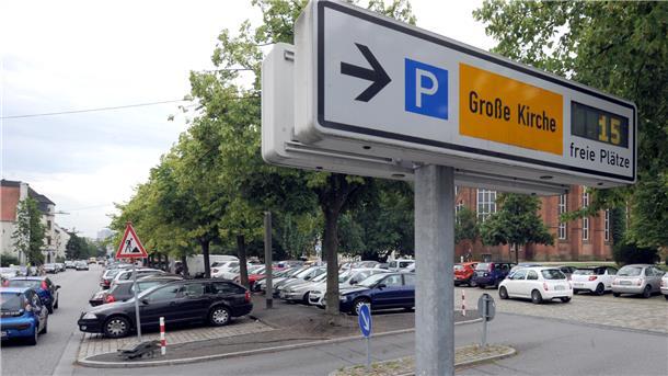 Nach der Bürgerbeteiligung durch Urbanista kristallisierte sich heraus: Dieser Parkplatz soll in einen kleinen Park umgewandelt werden. Dazu ist jetzt eine Entscheidung gefallen.