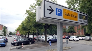Nach der Bürgerbeteiligung durch Urbanista kristallisierte sich heraus: Dieser Parkplatz soll in einen kleinen Park umgewandelt werden. Dazu ist jetzt eine Entscheidung gefallen.