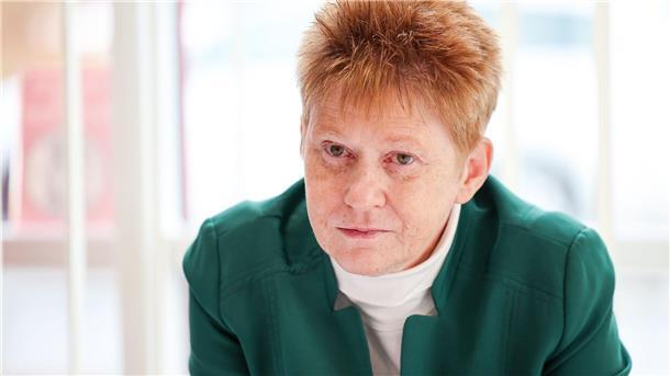 Bundestagsvize Volksabstimmung über das Grundgesetz „Nach der Deutschen Einheit wäre die Chance da gewesen für Ost und West und Nord und Süd, sich eine Verfassung anzueignen mit einer Volksabstimmung“: Petra Pau.