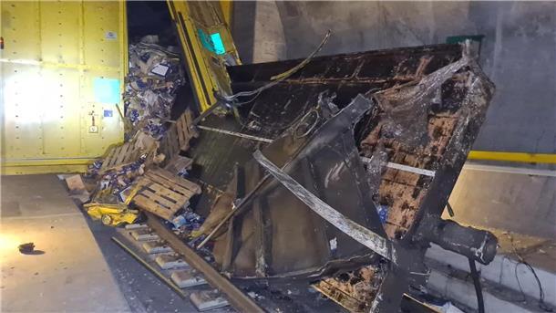 Güterzug-Unfall im Gotthard-Basistunnel - Strecke gesperrt Nach der Entgleisung eines Güterzuges im Schweizer Gotthard-Basistunnel bleibt die Strecke für den Personenverkehr bis mindestens kommenden Mittwoch gesperrt.