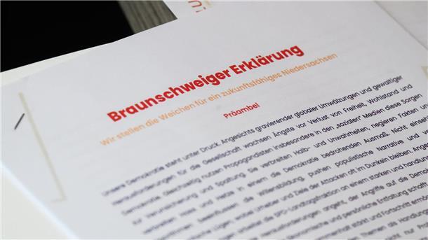 SPD will Mindestalter für soziale Medien Nach der Fraktionsklausur veröffentlichten die niedersächsischen Sozialdemokraten eine „Braunschweiger Erklärung“.