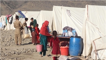 Nach der Machtübernahme der Taliban waren Hunderttausende Afghaninnen und Afghanen nach Pakistan geflüchtet. Nun kehren viele wieder zurück, auch weil Pakistan Massenabschiebungen angekündigt hat.