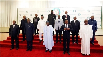 Nach der Machtübernahme des Militärs im Niger hat die westafrikanische Staatengemeinschaft Ecowas Ende der Woche über das weitere Vorgehen gegen die Putschisten beraten.