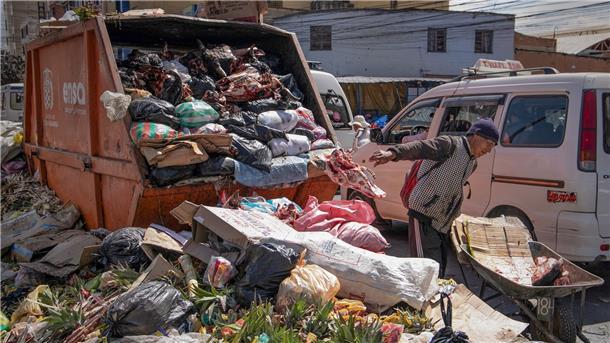Müllkrise in Bolivien: Bürger kämpfen gegen Deponie Nach der tagelangen Blockade durch die Einwohner Cochabambas stapelt sich der Müll auf den Straßen der bolivianischen Stadt.