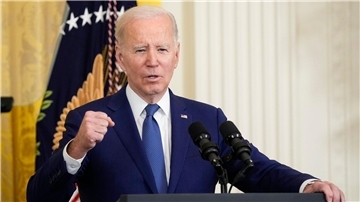 Nach der Tötung eines US-Bürgers bei einem mutmaßlich iranischen Drohnenangriff reagiert US-Präsident Joe Biden umgehend.