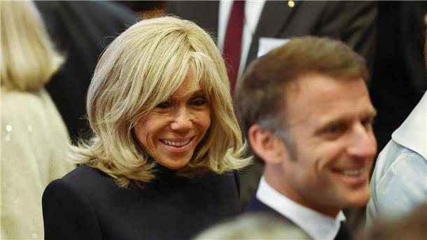 Macron befürwortet Einsatz westlicher Waffen gegen Russland Nach der Verleihung des Internationalen Preises des Westfälischen Friedens: Brigitte und Emmanuel Macron im Festsaal des historischen Rathauses Münster.