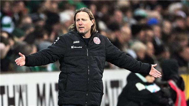 Turbulentes Spiel in Bremen: Beide Trainer jetzt gesperrt Nach der vierten Gelben Karte gesperrt: Der Mainzer Trainer Bo Henriksen.