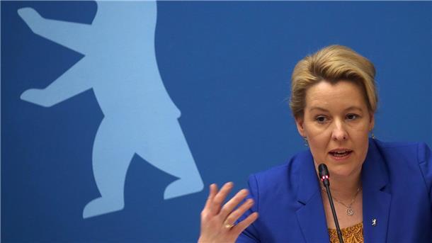 Giffey: „Nein, ich klebe nicht an meinem Amt“ Nach der Wiederholungswahl erlebt Berlins Regierende Bürgermeisterin Franziska Giffey nach eigenen Worten „im Moment Hass und Hetze aus bestimmten Lagern, die ich so noch nicht kannte“.
