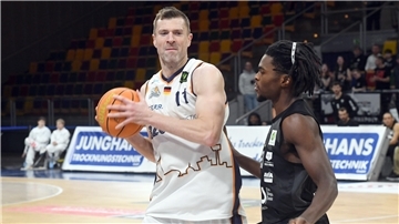 Nach drei Spielzeiten in Bremerhaven verlässt Robert Oehle die Eisbären.