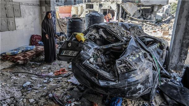 Ausreisen nach Angriff auf Krankenwagen gestoppt Nach einem israelischen Luftangriff im Süden des Gazastreifens.