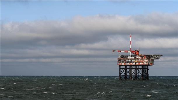 Erdgasbohrungen vor Borkum dürfen beginnen Nach einer Behördenentscheidung darf auch auf deutschem Hoheitsgebiet in der Nordsee vor Borkum Erdgas gefördert werden. (Archivbild)