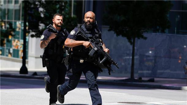 Polizei fasst Schützen in Atlanta nach Großfahndung Nach einer Großfahndung der Polizei wurde der Schütze gefasst, der in Atlanta eine Frau getötet und vier weitere verletzt haben soll.