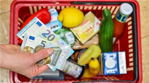 Statistiker: Energie und Nahrungsmittel dämpfen Inflation Nach Einschätzung von Ökonomen dürfte sich der Trend zu stabilen Preisen im Sommer fortsetzen. (Symbolbild)