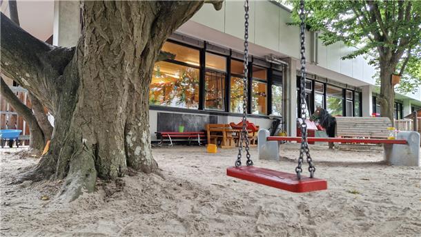 BBZ-Kita in Brake: 49-jährige Ära endet mit Fest und Rausrutschen Spielplatz eines Kindergartens