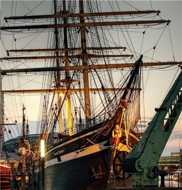 Nach gut einem Jahr ist die Bark nun komplett demontiert und entsorgt. Für viele Bremerhavener bleibt die „Seute Deern“ als Mahnmal behördlicher Verantwortungslosigkeit in Erinnerung.