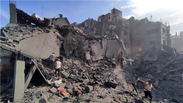 Krater der Zerstörung: „Häuser und Menschen verschluckt“ Nach israelischen Angaben wurde bei dem Luftangriff auf Dschabalia auch der Hamas-Kommandant Ibrahim Biari getötet.