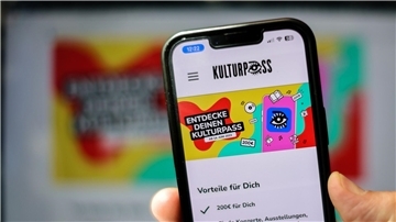 Nach jüngsten Zahlen haben sich bisher 211.570 Jugendliche für den Kulturpass freischalten lassen.