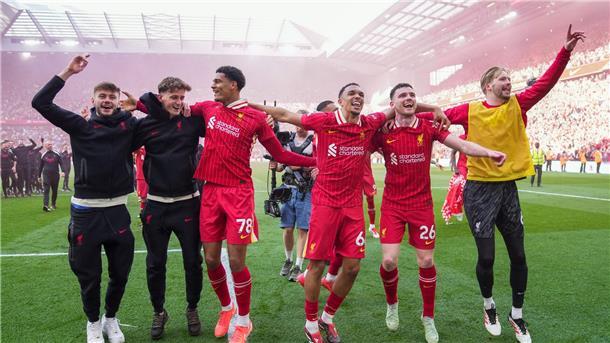 Nach Liverpools 5:1 gegen Tottenham feierten die Spieler die Meisterschaft ausgelassen mit den Fans.