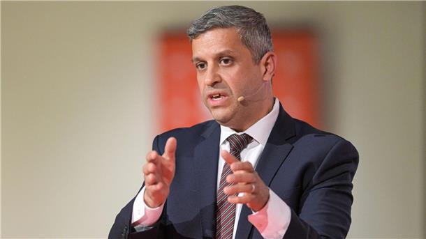 Berliner wählen SPD-Chef Saleh ab Nach Raed Salehs Niederlage als Parteichef stellt sich nun die Frage, wie es mit dem einflussreichen Politiker als Fraktionschef im Abgeordnetenhaus weitergeht.