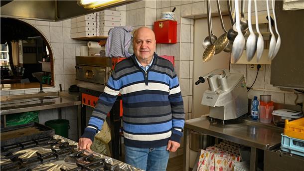 Nach seinem Lieblingsort gefragt, muss Francesco Sangiorgi nicht lange überlegen: es ist die Küche in seinem Restaurant "Italia" in der Alten Bürger. Foto Scheschonka
