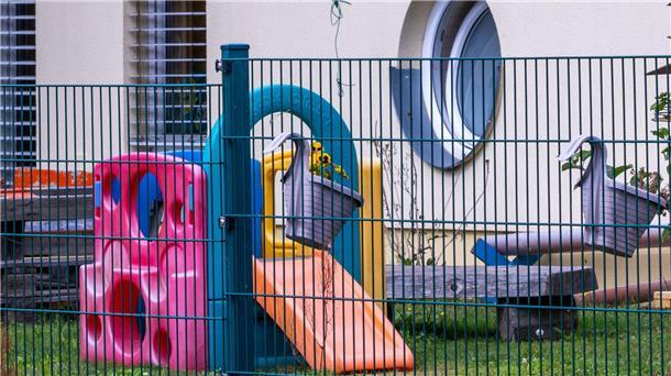 Zahl der Ehec-Infektionen in MV steigt - Einsatz in Kita Nach starkem Erbrechen und Durchfall wurden elf Kita-Kinder aus Kavelstorf vorsorglich ins Krankenhaus gebracht.