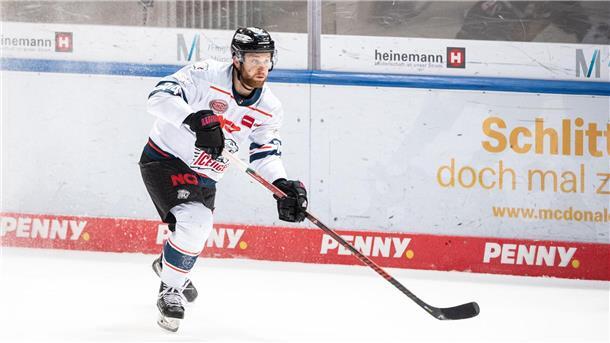 Schlittschuh schneidet Stirn auf: Eishockey-Profi verletzt Nach Verletzung: Dane Fox konnte das Krankenhaus verlassen.