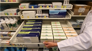 Nach wie vor ist das gewünschte Medikament nicht immer vorrätig. Die Apotheker im Landkreis und in der Stadt Bremerhaven bestellen nach, was aufgrund der Lieferengpässe viel Zeit kostet, oder sie empfehlen Alternativprodukte gleichen Inhalts.