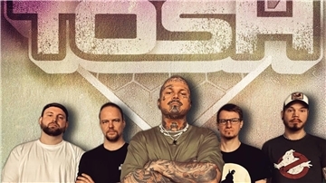 Nach zehn Jahren haben sich die Bandmitglieder von „Tosh“ wieder zusammengetan. Am Samstag feiern sie ihr Comeback mit einem Konzert in der Jahnhalle.